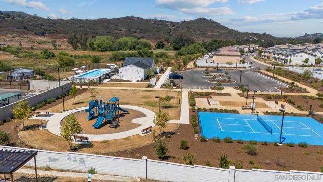 28315 Farm Creek Way, Valley Center CA: https://media.crmls.org/mediaz/7e7cb778-42b3-41ea-a5f3-63a9f4a68748.jpg