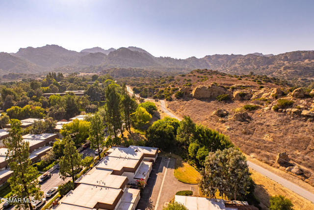 22421 Jeffrey Mark Court, Chatsworth CA: https://media.crmls.org/mediaz/7e7cd0a7-c158-4e71-b09e-eb19bc792b08.jpg