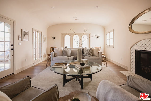 11026 Hortense Street, North Hollywood CA: https://media.crmls.org/mediaz/7e7cf5de-f3df-4db9-82c5-03190dd89ab0.jpg