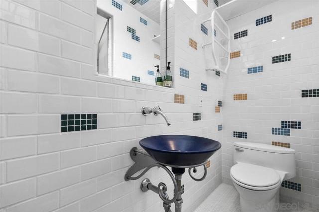 710 Verona Court, San Diego CA: https://media.crmls.org/mediaz/7e7cf685-5721-4f38-9ed7-59d21c6861b3.jpg