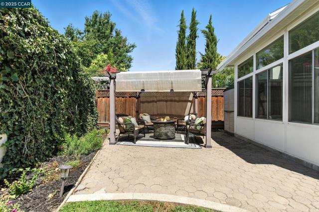 297 Del Valle, Pleasanton CA: https://media.crmls.org/mediaz/7e7de9f3-35fd-421a-8529-8bca3268da7c.jpg