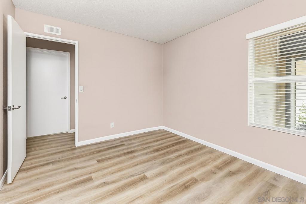 MLS #250032958SD img 16