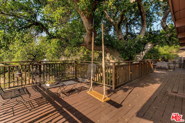 9906 Sunland Boulevard photo 6