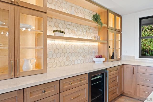 4911 Beaumont Dr, La Mesa CA: https://media.crmls.org/mediaz/7e7e2851-d23b-4a48-8ff7-b2748384f932.jpg