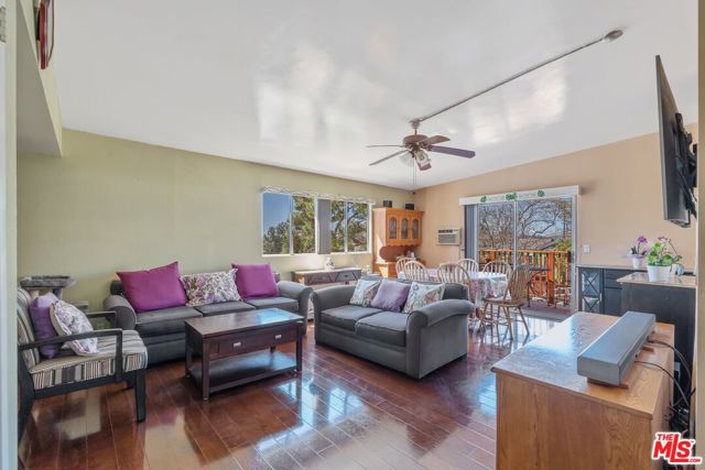 2160 Lake Shore Avenue, Los Angeles CA: https://media.crmls.org/mediaz/7e7e3b83-d642-4356-93d6-bdc4f64bb0bf.jpg