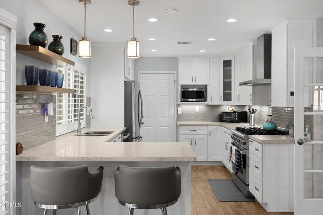 2452 N Teakwood Avenue, Rialto CA: https://media.crmls.org/mediaz/7e7e78d6-853c-411a-8319-e143d4aa7c32.jpg
