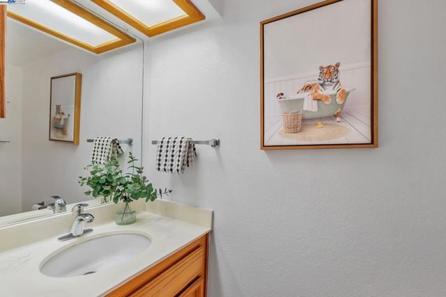 840 Menay Dr, Tracy CA: https://media.crmls.org/mediaz/7e7e9028-1f2b-41a6-882b-93fff250425f.jpg