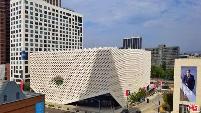 1111 S Grand Avenue, Los Angeles CA: https://media.crmls.org/mediaz/7e7e9f9c-1548-42e6-ba92-21b0f4d10d8e.jpg
