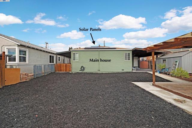 10339 Foothill Blvd, Oakland CA: https://media.crmls.org/mediaz/7e7efa94-5a76-4d45-a4e8-852d314057e8.jpg