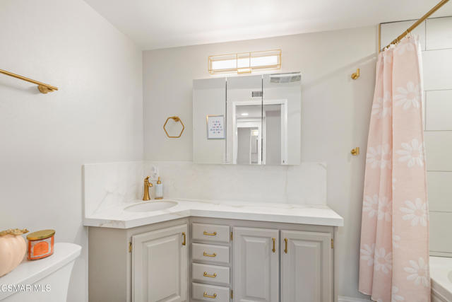 2345 Cragmont Court, Simi Valley CA: https://media.crmls.org/mediaz/7e7fb457-a8d9-4346-8dd9-9d2e5843685d.jpg