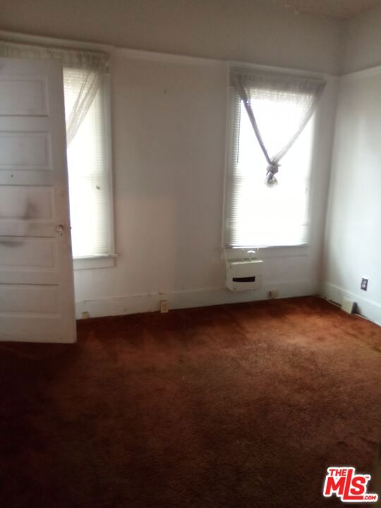 815 W 50th Street, Los Angeles CA: https://media.crmls.org/mediaz/7e7feb0d-a5e4-4e1e-8e8b-7ef88ce7ee31.jpg