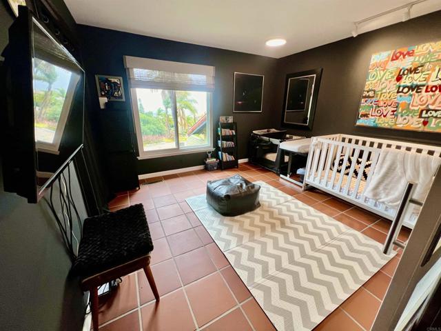 2073 Elevado Rd, Vista CA: https://media.crmls.org/mediaz/7e807a0d-afcd-4198-95cc-62141b1f023f.jpg