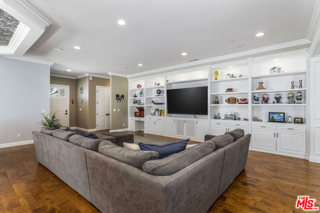 4728 Vesper Avenue, Sherman Oaks CA: https://media.crmls.org/mediaz/7e80e94e-de04-466b-ae04-30bf9c54b7b4.jpg