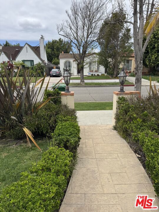 458 S Clark Drive, Beverly Hills CA: https://media.crmls.org/mediaz/7e815d93-42cf-44c3-bc6b-77894d65c9cf.jpg