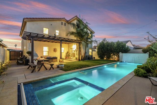 6411 W 85th Street, Los Angeles CA: https://media.crmls.org/mediaz/7e818396-675f-4cd0-b207-959ec8323052.jpg