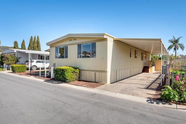 2700 Valley Parkway, Escondido CA: https://media.crmls.org/mediaz/7e828102-5b2b-40be-8a4b-911e7f1fc0c6.jpg