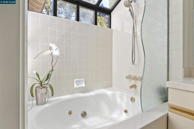 3094 Lakemont Dr, San Ramon CA: https://media.crmls.org/mediaz/7e82a3f2-80fa-425d-82ce-2bd745b2a469.jpg