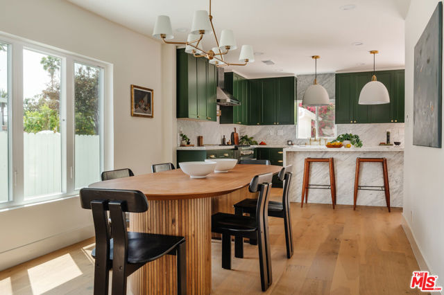 2221 Virginia Road, Los Angeles CA: https://media.crmls.org/mediaz/7e82e7d7-78d6-4a8a-9922-1f0f7e907708.jpg