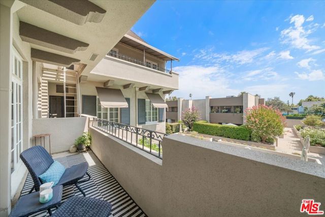 80 S Grand Avenue, Pasadena CA: https://media.crmls.org/mediaz/7e82ea41-8b24-4887-987f-d50255939d71.jpg
