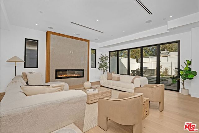 17509 Martha Street photo 9