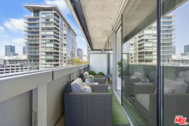 1155 S Grand Avenue, Los Angeles CA: https://media.crmls.org/mediaz/7e85c9cf-804a-4cff-a491-f4007e987bef.jpg