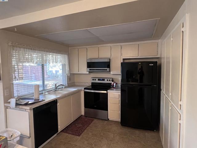 1222 Murdell Ln, Livermore CA: https://media.crmls.org/mediaz/7e866df9-93c9-4a91-bfc9-4d1da8325b11.jpg