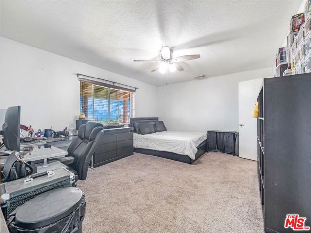 9446 Green Road, Pinon Hills CA: https://media.crmls.org/mediaz/7e8680e0-06ff-4489-9f7b-612f64a7b076.jpg