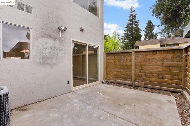 3300 Northwood Dr, Concord CA: https://media.crmls.org/mediaz/7e885a5d-185c-47a7-97c3-4e249f3a3461.jpg