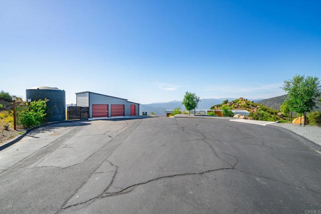 403 Black Canyon Place, Ramona CA: https://media.crmls.org/mediaz/7e885df3-adec-4643-bf5e-d0f49dbb80c0.jpg