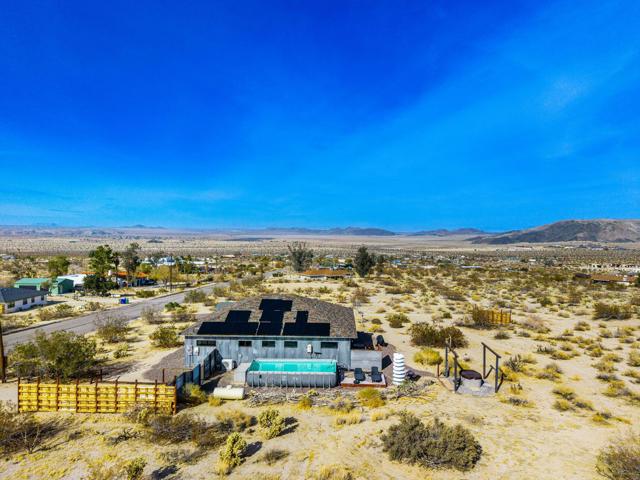 7215 Mt Lassen Avenue, Joshua Tree CA: https://media.crmls.org/mediaz/7e88e438-59bb-4c3a-a55f-aabcff334fa8.jpg