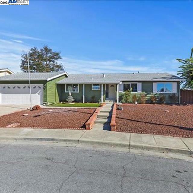 3184 Waugh Place, Fremont CA: https://media.crmls.org/mediaz/7e88f32e-c88f-49c2-a132-5d8eb807dd93.jpg
