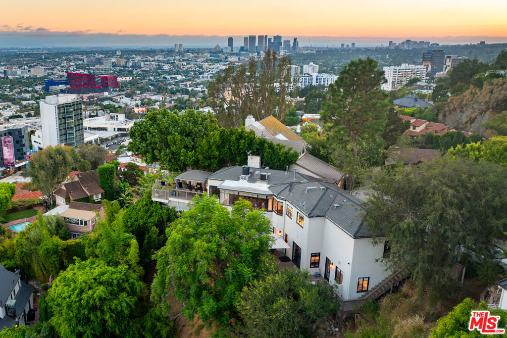 1398 Miller Drive — Contemporary