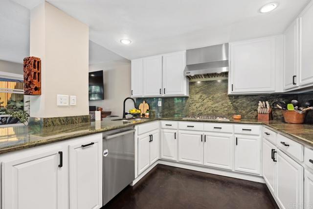 Detail Gallery Image 11 of 34 For 3112 Del Rey Ave, Carlsbad,  CA 92009 - 3 Beds | 2/1 Baths