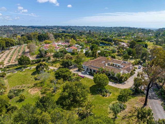 17716 Via De Fortuna, Rancho Santa Fe CA: https://media.crmls.org/mediaz/7e8a6358-7292-43bd-a92b-0d96e7d94c34.jpg