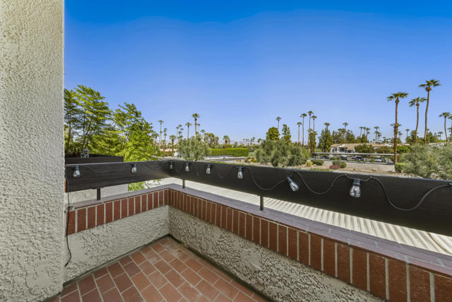 2601 S Broadmoor Drive, Palm Springs CA: https://media.crmls.org/mediaz/7e8ab40a-ae03-4f01-9131-a97033f3d63b.jpg