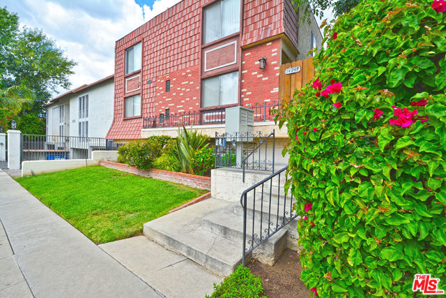 14947 DICKENS Street, 4 photo 2