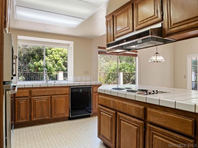 13810 Riverhead Ct, San Diego CA: https://media.crmls.org/mediaz/7e8b14b5-b482-45c5-a397-63fefc9d10d6.jpg