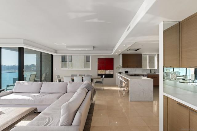 3860 Riviera Dr, San Diego CA: https://media.crmls.org/mediaz/7e8c2e9b-86da-43cb-8a00-c59747d0c64d.jpg