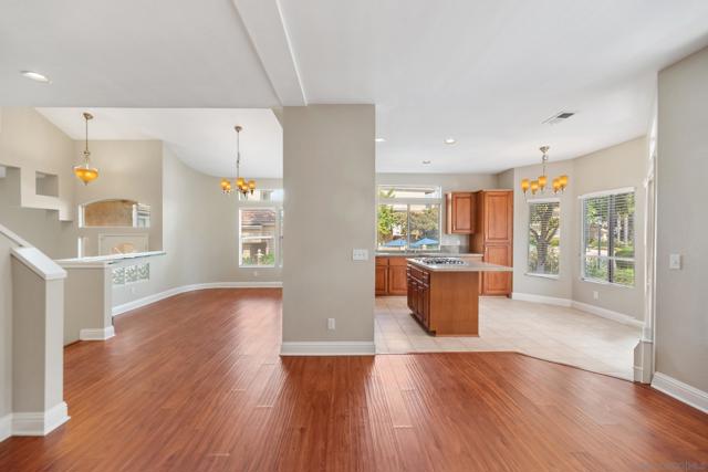 7182 Calabria Court, San Diego CA: https://media.crmls.org/mediaz/7e8c4675-6476-4194-9077-a2325f315d94.jpg