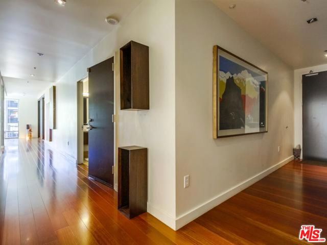 1100 S Hope Street, Los Angeles CA: https://media.crmls.org/mediaz/7e8c4743-f16b-40da-b91b-cac63e4dc075.jpg