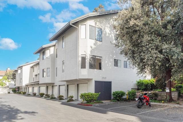 1909 Magdalena Circle, Santa Clara CA: https://media.crmls.org/mediaz/7e8c65d4-2d34-444c-b11f-58090dde1292.jpg