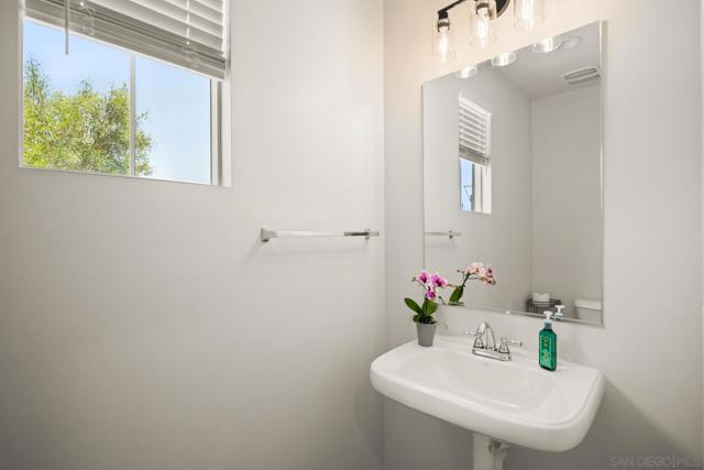 1257 Calle Datura, Chula Vista CA: https://media.crmls.org/mediaz/7e8c7f55-3e94-482e-9076-a08d8e9c6fc0.jpg