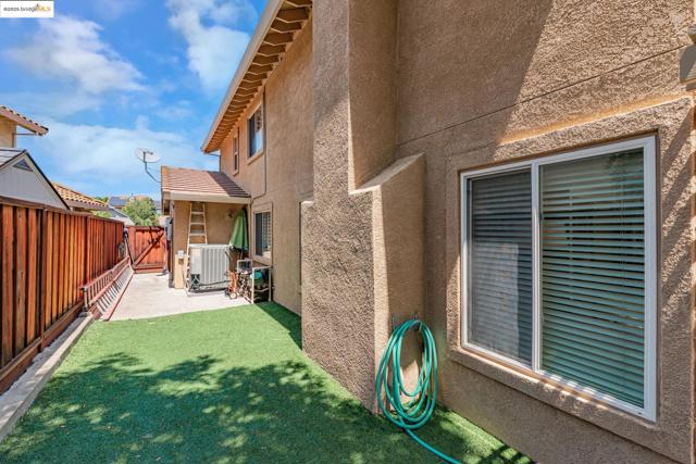 4452 Pronghorn Ct, Antioch CA: https://media.crmls.org/mediaz/7e8cd3c5-14c5-4f12-97ac-32c0dc478391.jpg