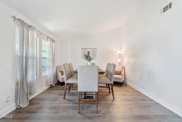 93 Flora Vista Avenue, Camarillo CA: https://media.crmls.org/mediaz/7e8cdad7-8bf6-4b54-8597-609c9e4be586.jpg
