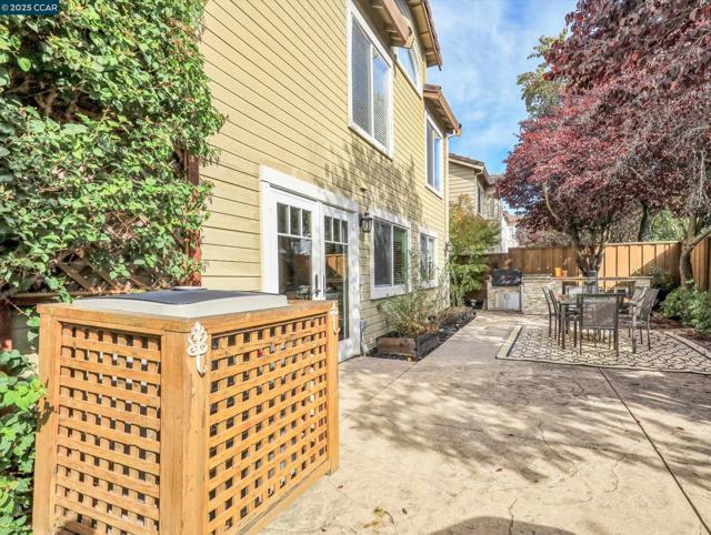 705 Bridge Creek Dr, San Ramon CA: https://media.crmls.org/mediaz/7e8d55d7-d028-47d2-8b57-0360985a99bc.jpg