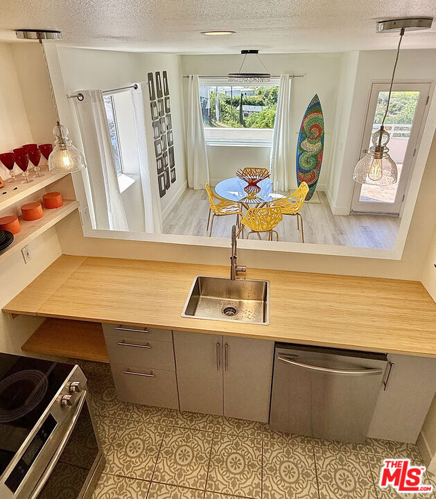 2850 Searidge Street photo 3