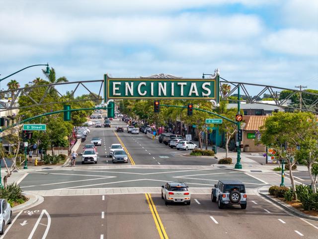 744 Adelaide Circle, Encinitas CA: https://media.crmls.org/mediaz/7e8dbac2-2ade-4f38-83d0-fca21d3e4c42.jpg