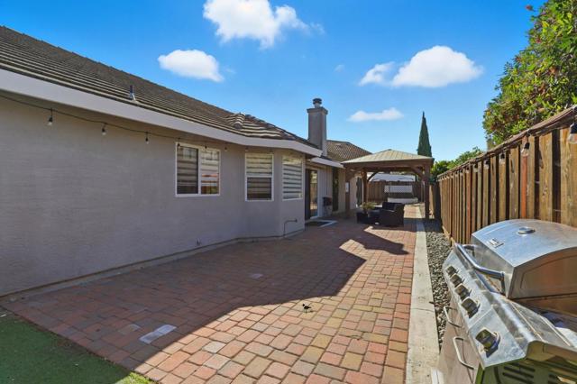 1680 El Camino De Vida, Hollister CA: https://media.crmls.org/mediaz/7e8dc7ef-e548-436e-a9bc-aae6f1928397.jpg