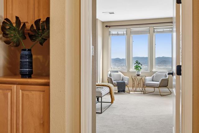 58 Pointe View Place, South San Francisco CA: https://media.crmls.org/mediaz/7e8de062-deec-4a5e-a788-fd68b2a057cf.jpg