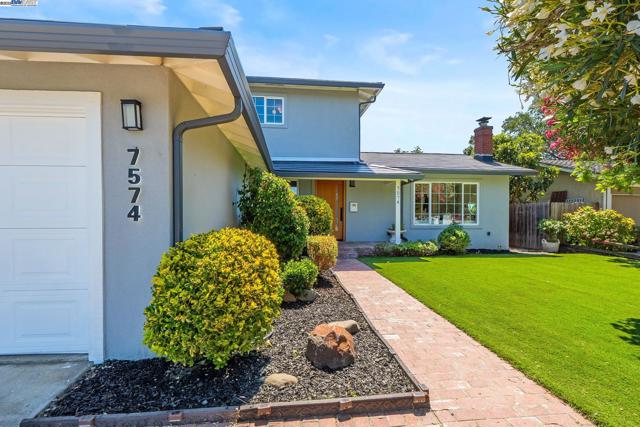 7574 Birkdale Dr, Newark CA: https://media.crmls.org/mediaz/7e8e6989-fb8e-464b-94a1-ed9bdfd49ff2.jpg